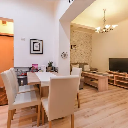 Dom Two Bedroom Central ソフィア