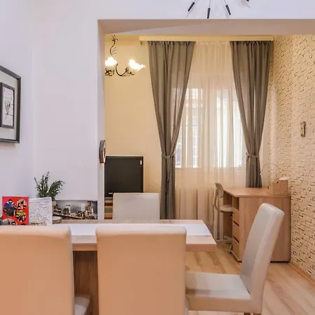 公寓 Dom Two Bedroom Central