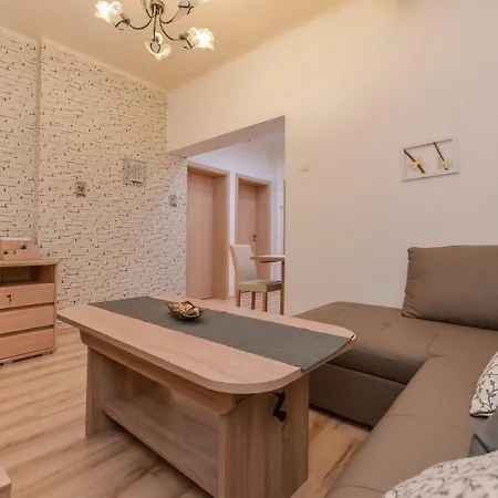 公寓 Dom Two Bedroom Central *