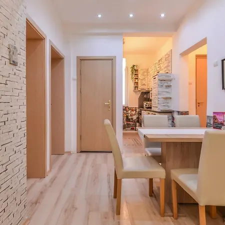 Apartman Dom Two Bedroom Central *