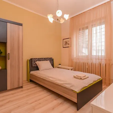 Dom Two Bedroom Central *